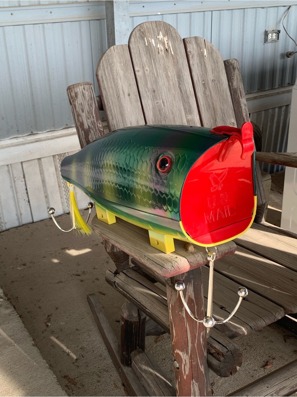 Rivers Edge Products/ Green Shad
Fishing Lure Mailbox